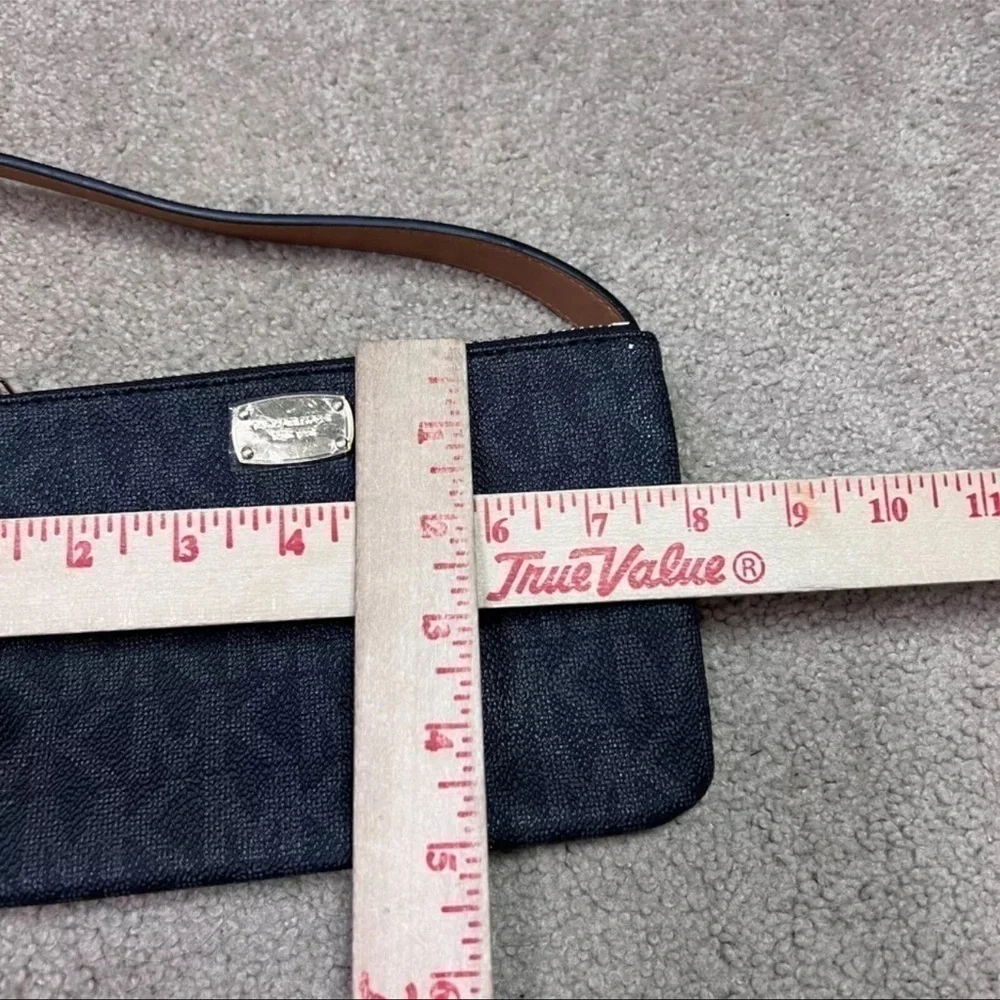 NWOT MICHAEL KORS Fanny Pack Size Small Black Faux Leather Signature 554131